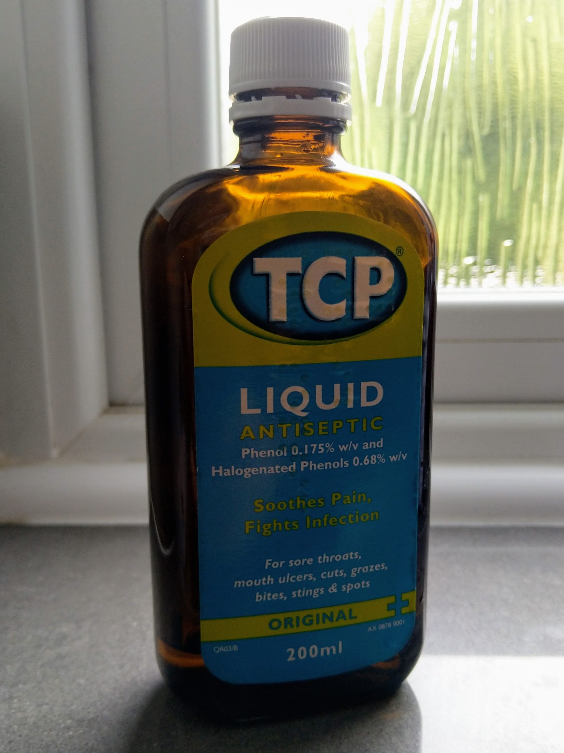 J’ai un mal à la gorge. En Angleterre, nous avons le “TCP”